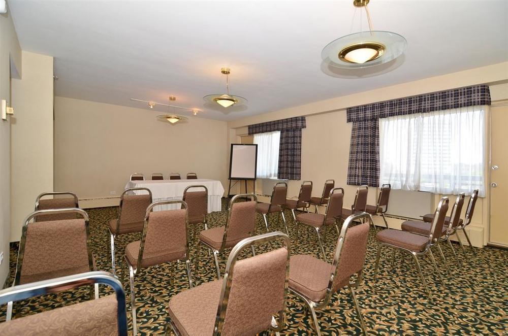 Hampton Inn By Hilton Winnipeg Downtown Удобства фото