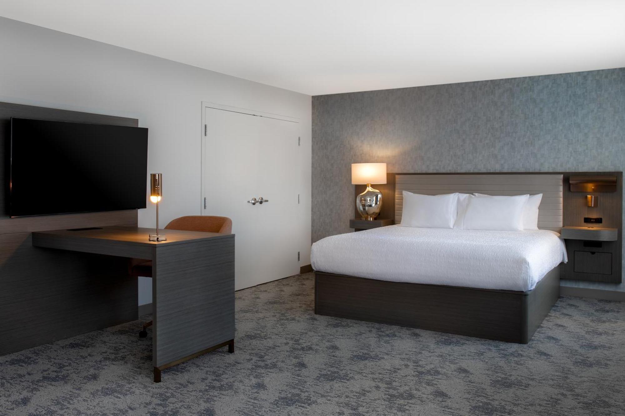 Hampton Inn By Hilton Winnipeg Downtown Экстерьер фото