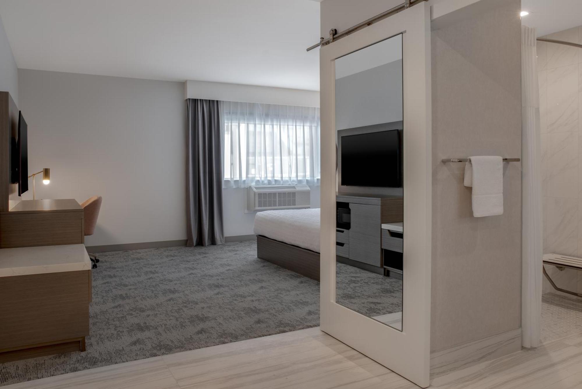 Hampton Inn By Hilton Winnipeg Downtown Экстерьер фото