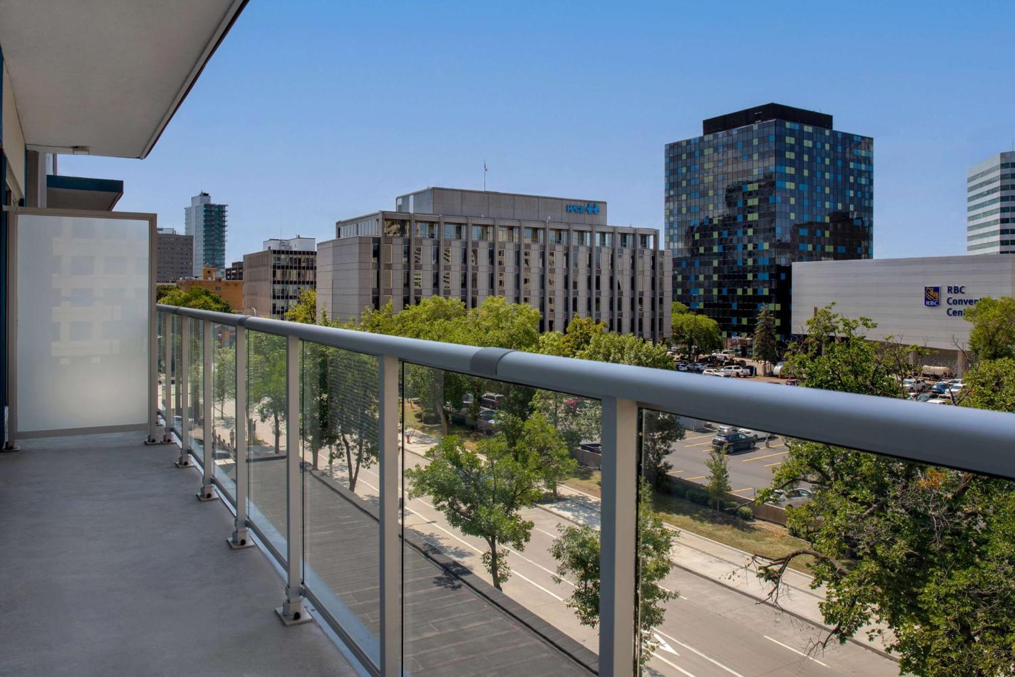 Hampton Inn By Hilton Winnipeg Downtown Экстерьер фото