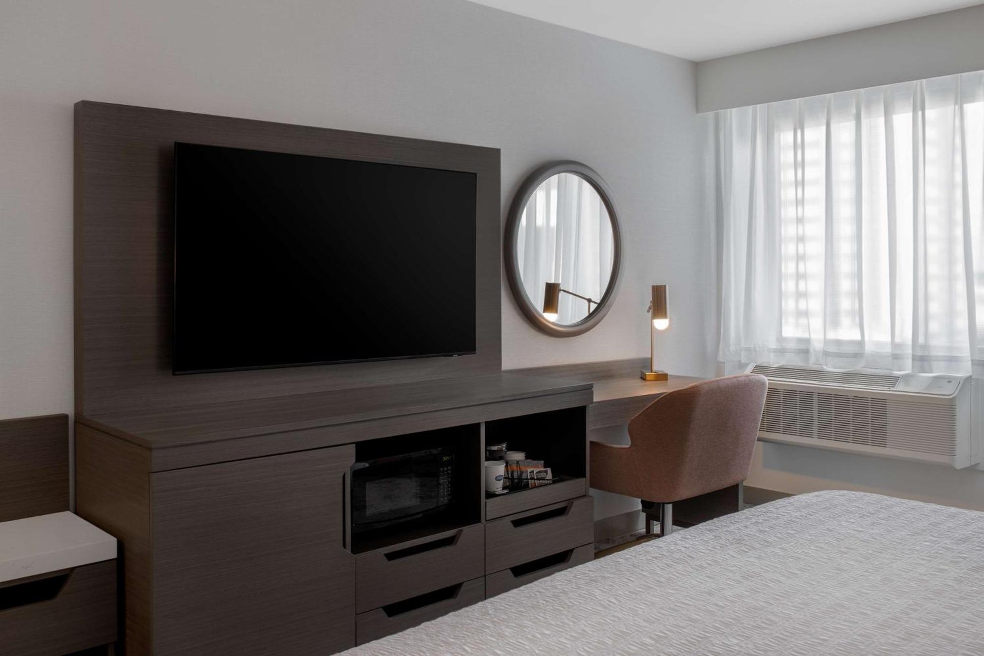 Hampton Inn By Hilton Winnipeg Downtown Экстерьер фото